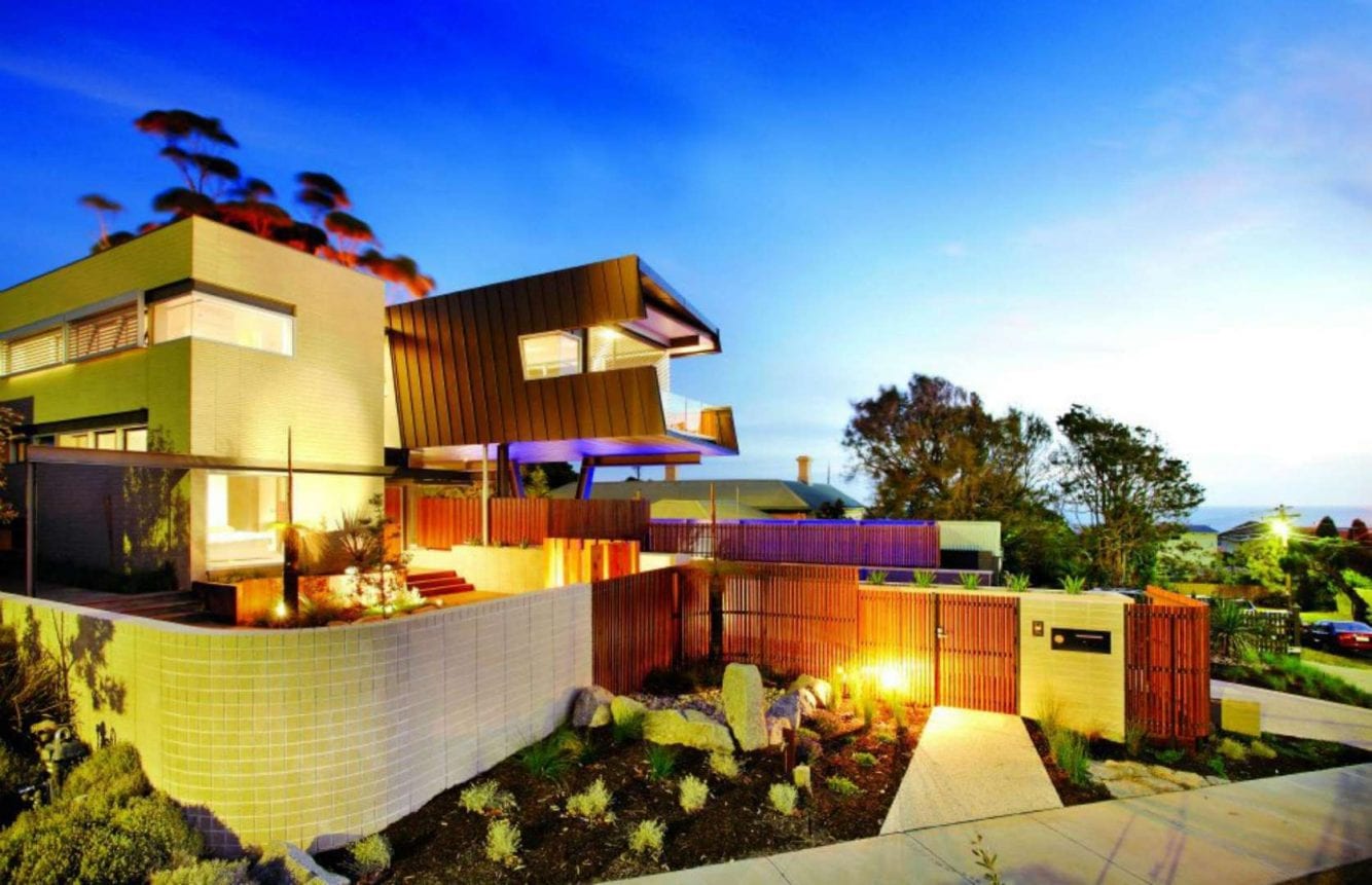 Gravity-Defying Homes That Are Simply Amazing – Page 2 – Smart Living Tips : An amazing photo depicting a stunning landscape. The hues are vibrant and mix perfectly. The composition looks fantastic, and the details are extremely clear.